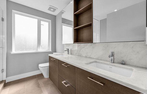 7478 Granville Street South Granville