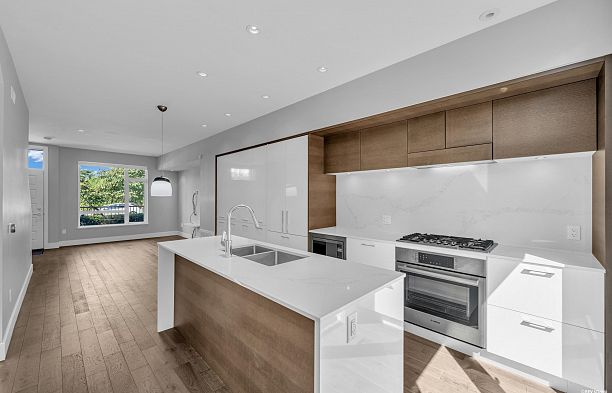 7478 Granville Street South Granville