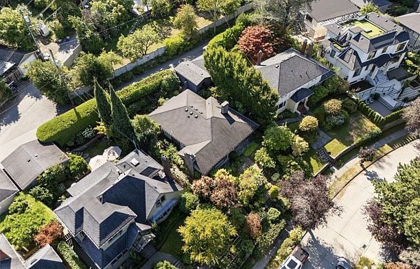 2533 Wallace Crescent Point Grey