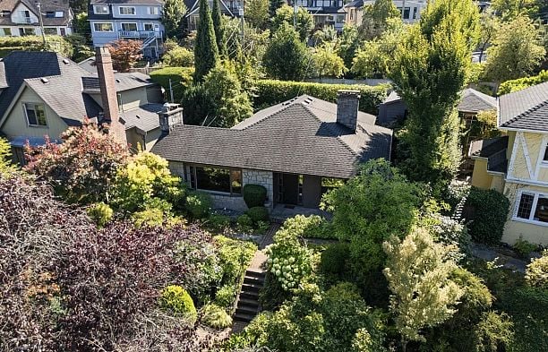 2533 Wallace Crescent Point Grey