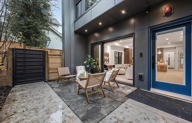 2 273 W 17th Avenue Cambie