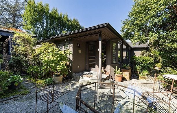 2533 Wallace Crescent Point Grey