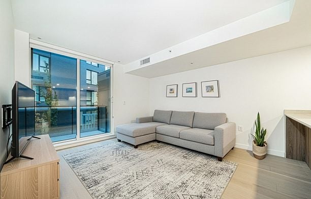 216 5212 Cambie Street Cambie