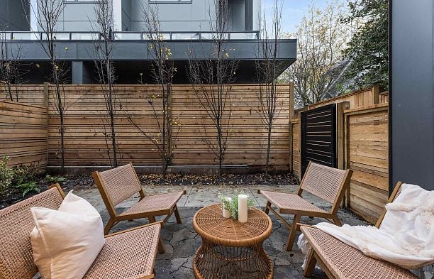 2 273 W 17th Avenue Cambie