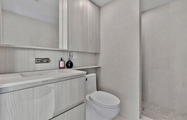 713 1887 Crowe Street False Creek