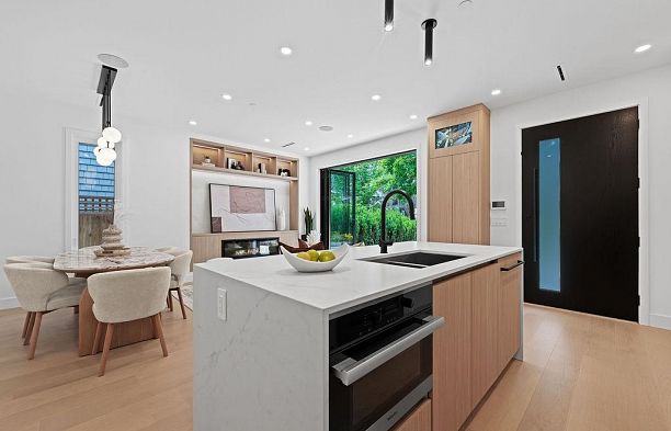 1 3880 W 23rd Avenue Dunbar