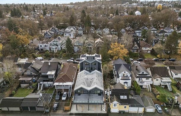 2 273 W 17th Avenue Cambie