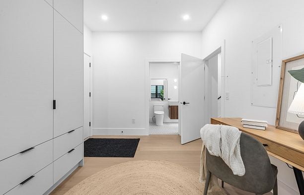 2 273 W 17th Avenue Cambie