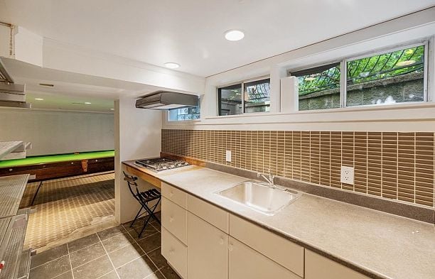 2533 Wallace Crescent Point Grey