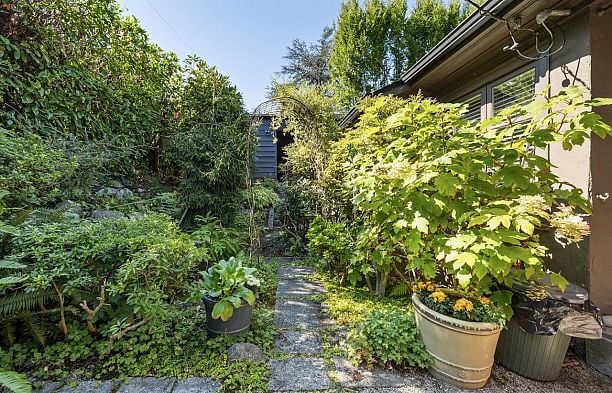 2533 Wallace Crescent Point Grey