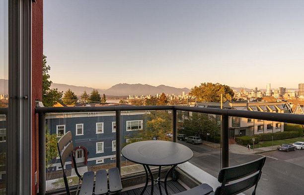 402 2216 W 3rd Avenue Kitsilano