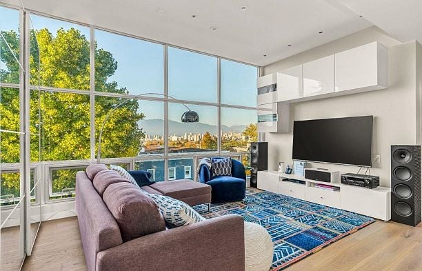 402 2216 W 3rd Avenue Kitsilano