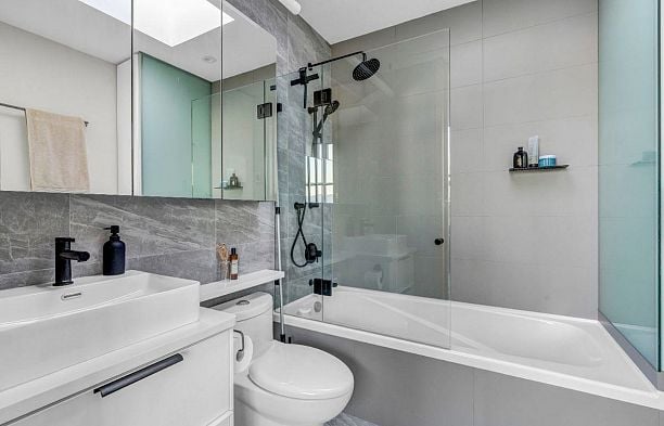 402 2216 W 3rd Avenue Kitsilano