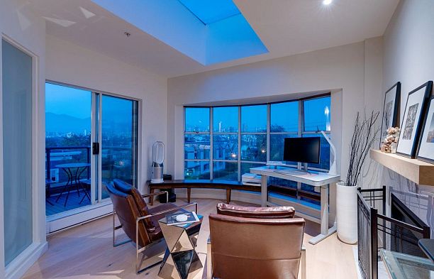 402 2216 W 3rd Avenue Kitsilano