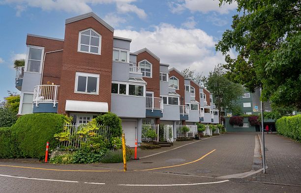 1596 Island Park Walk False Creek