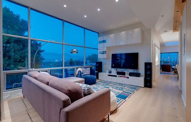 402 2216 W 3rd Avenue Kitsilano