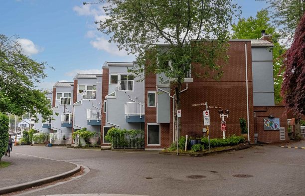 1596 Island Park Walk False Creek