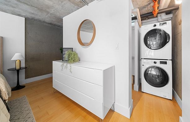 413 1529 W 6th Avenue False Creek