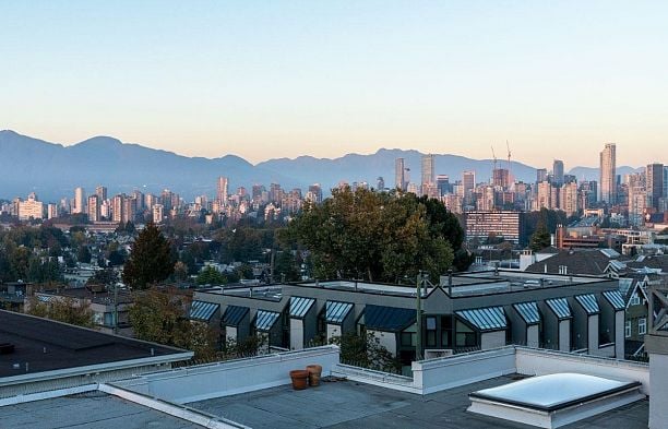 402 2216 W 3rd Avenue Kitsilano