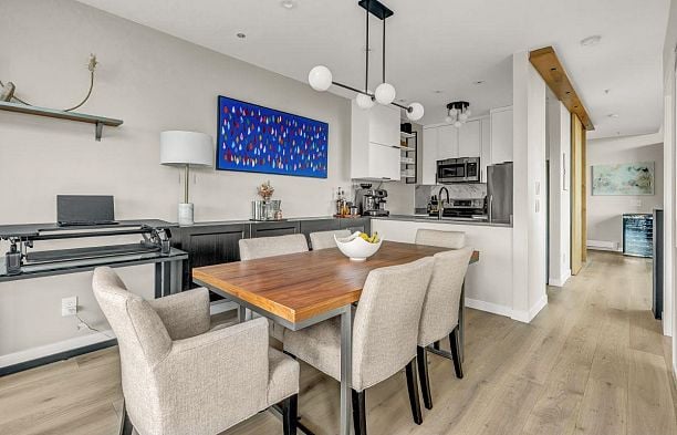 402 2216 W 3rd Avenue Kitsilano