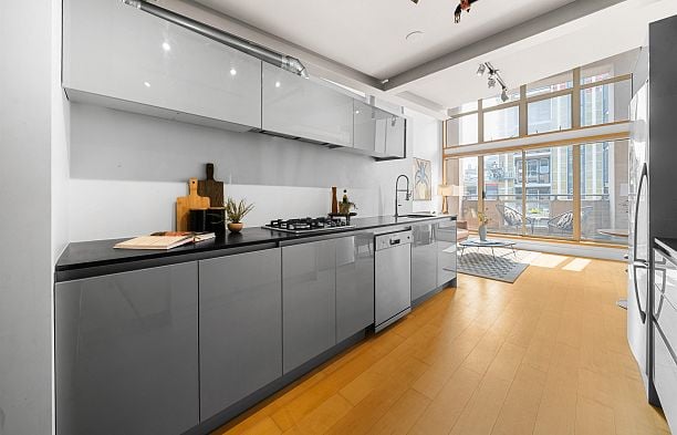 413 1529 W 6th Avenue False Creek