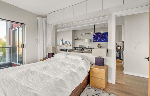 402 2216 W 3rd Avenue Kitsilano