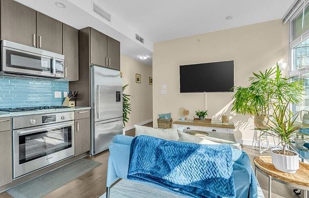 504 38 W 1st Avenue False Creek