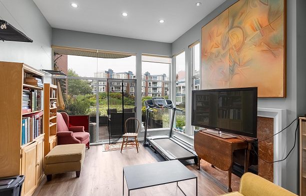 1596 Island Park Walk False Creek