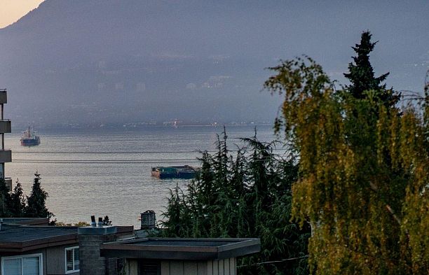 402 2216 W 3rd Avenue Kitsilano