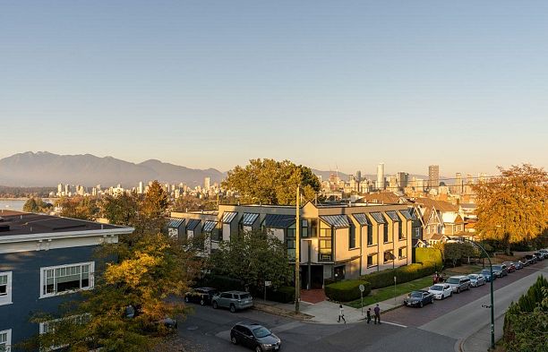 402 2216 W 3rd Avenue Kitsilano