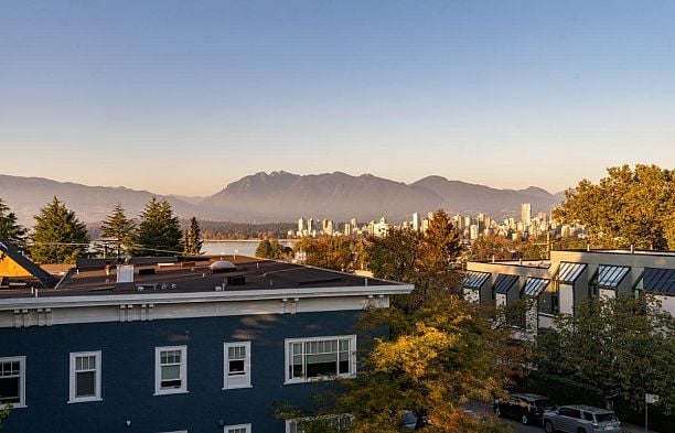 402 2216 W 3rd Avenue Kitsilano