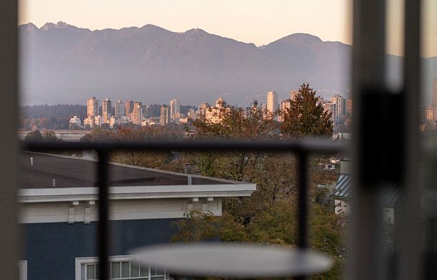 402 2216 W 3rd Avenue Kitsilano