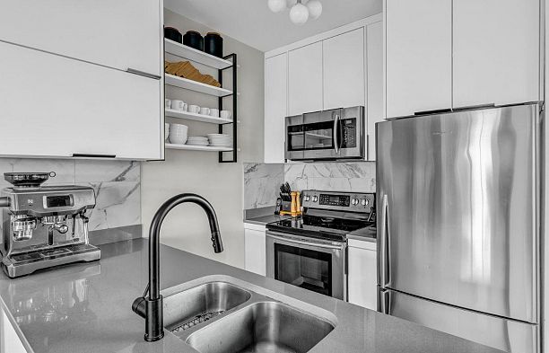 402 2216 W 3rd Avenue Kitsilano