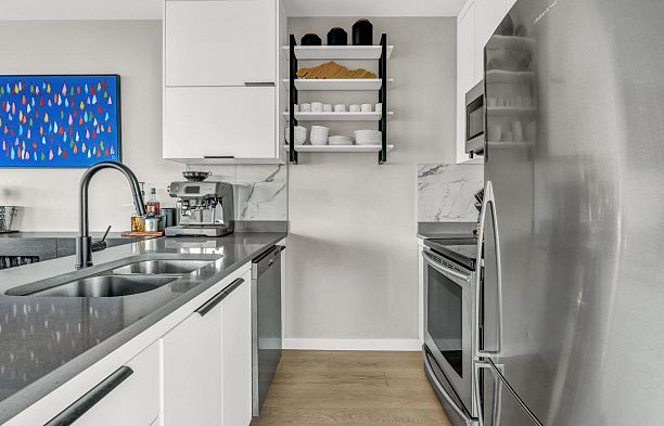 402 2216 W 3rd Avenue Kitsilano