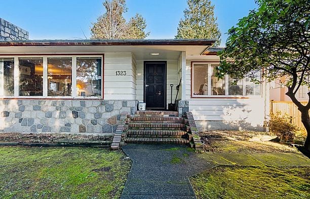 1323 W 49th Avenue South Granville