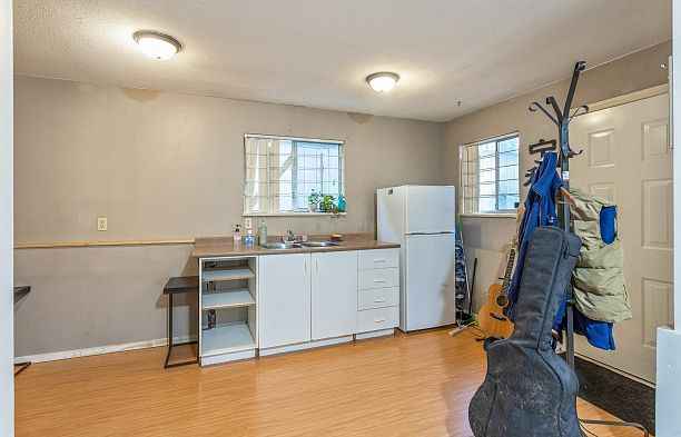 2586 W 8th Avenue Kitsilano