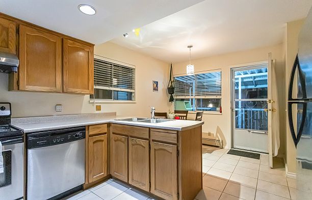 2586 W 8th Avenue Kitsilano