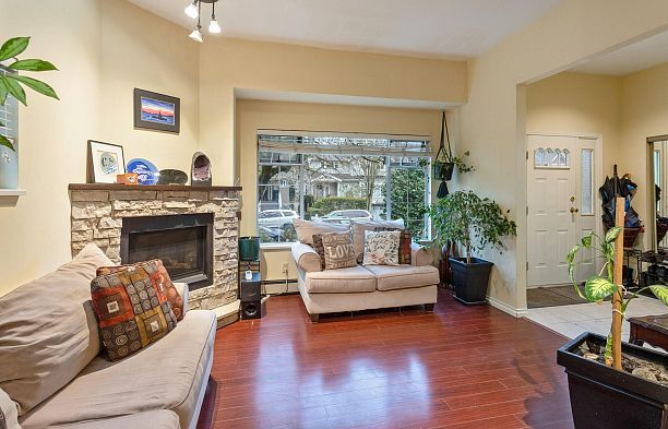 2586 W 8th Avenue Kitsilano