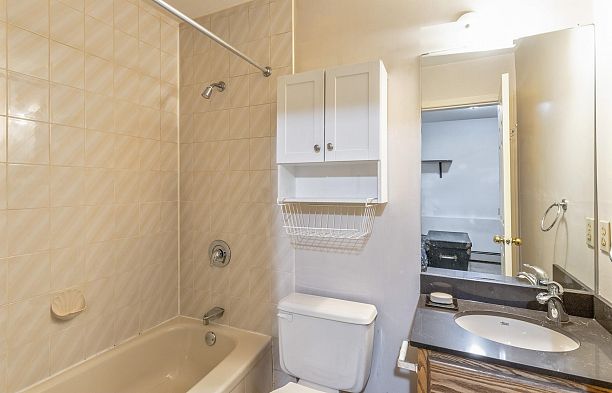 2586 W 8th Avenue Kitsilano