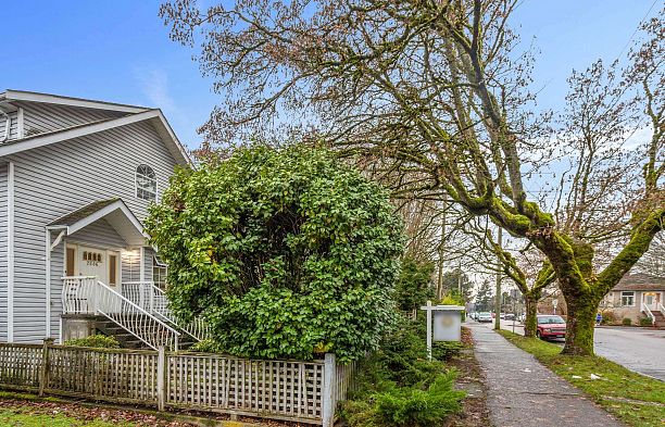 2586 W 8th Avenue Kitsilano