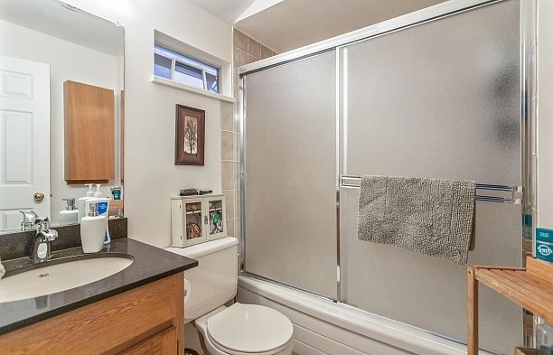 2586 W 8th Avenue Kitsilano