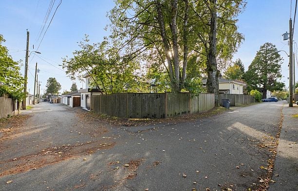 7526 Selkirk Street South Granville