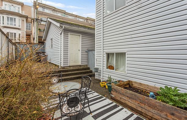 2586 W 8th Avenue Kitsilano