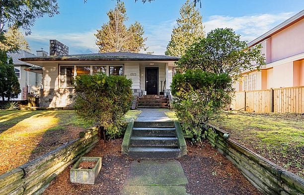 1323 W 49th Avenue South Granville