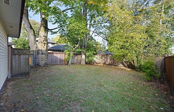 7526 Selkirk Street South Granville