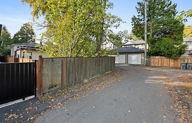 7526 Selkirk Street South Granville