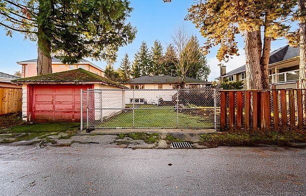 1323 W 49th Avenue South Granville