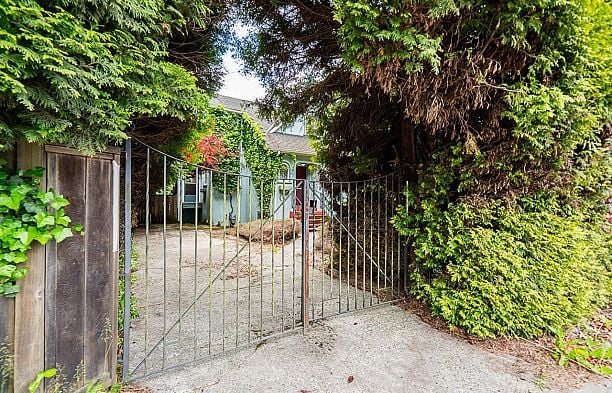 6138 Granville Street South Granville