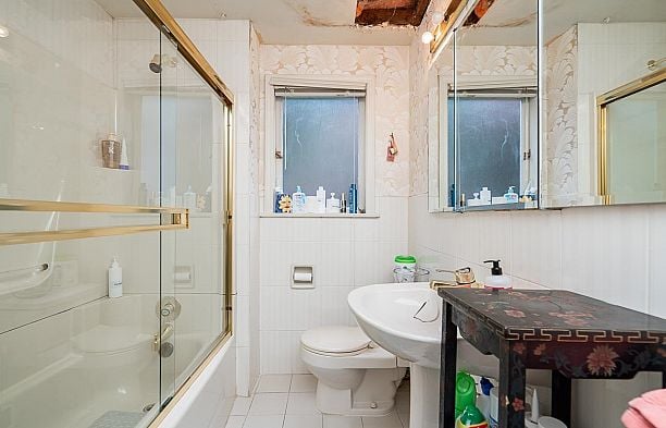 6138 Granville Street South Granville