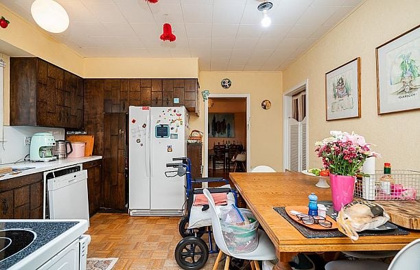 6138 Granville Street South Granville